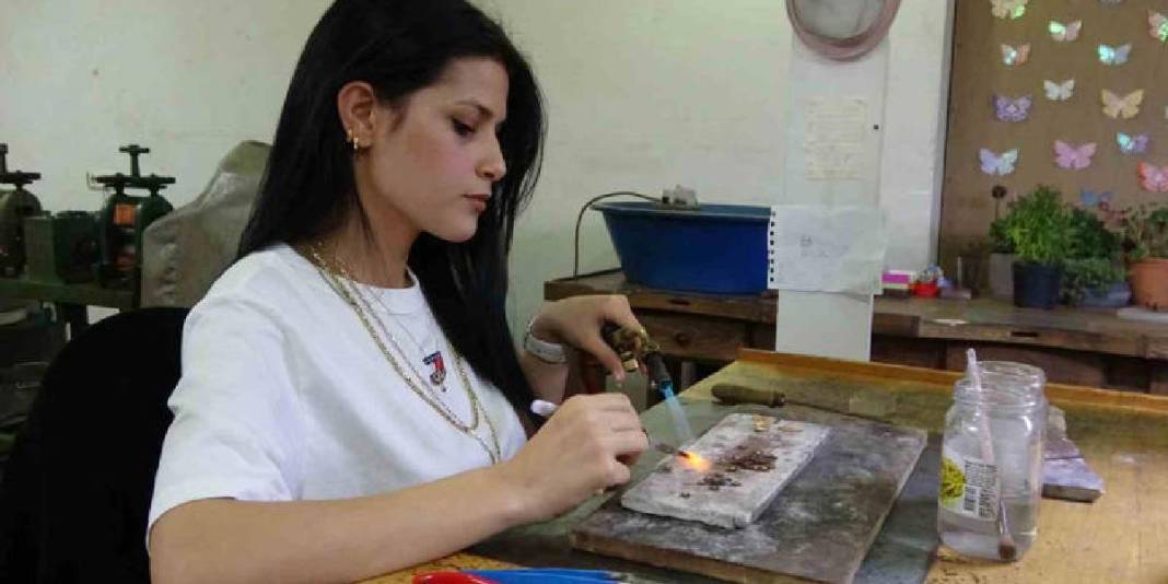 ‘Ojeli tırnaklarla yapamazsın’ dediler: Erkek egemen sektörde ustalığa yükseldi 4